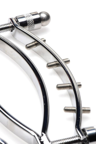 Зажим для вагины Master Series: Spread 'Em Poker Vagina Clamp with Adjustable Pressure Screws, шипы