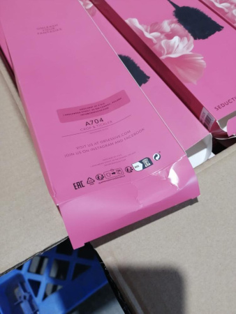 Шлепалка-сердечко с перьями Obsessive A704 Crop & Tickler (мятая упаковка!!!) || Ляскалка-сердечко з пір’ячком Obsessive A704 Crop & Tickler (м'ята упаковка!!!)