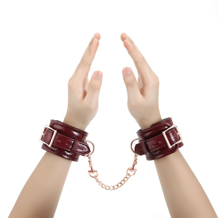 Кожаные наручники Liebe Seele Wine Red Wrist Cuffs, съемная цепочка-крепление || Шкіряні наручники Liebe Seele Wine Red Wrist Cuffs, знімний ланцюжок-кріплення